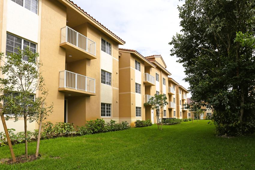 Legacy At Hollywood Apartments, 4150 Davie Road Extension, Hollywood